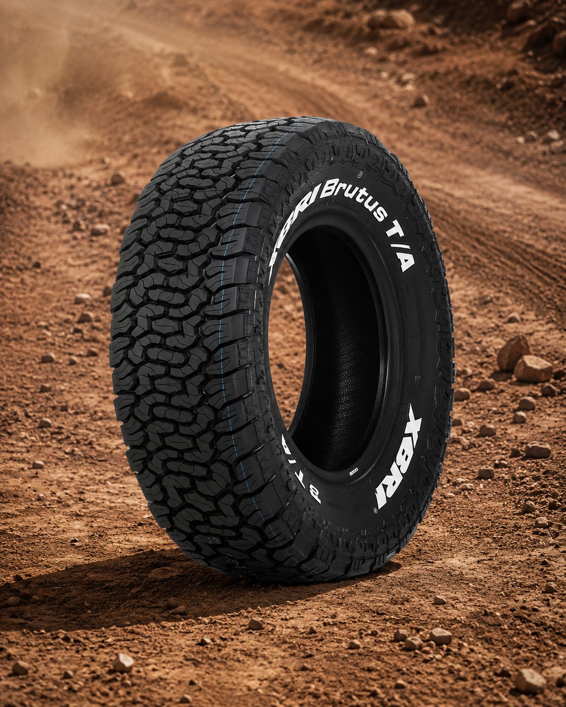 Pneu off-road XBRI Brutus T/A em terreno de terra